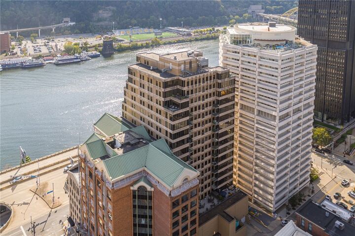 Property Photo: 151 Fort Pitt Blvd 1605 PA 15222
