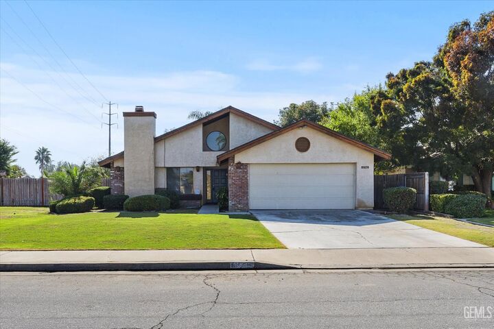 Property Photo: 8509 Eakins Drive CA 93311