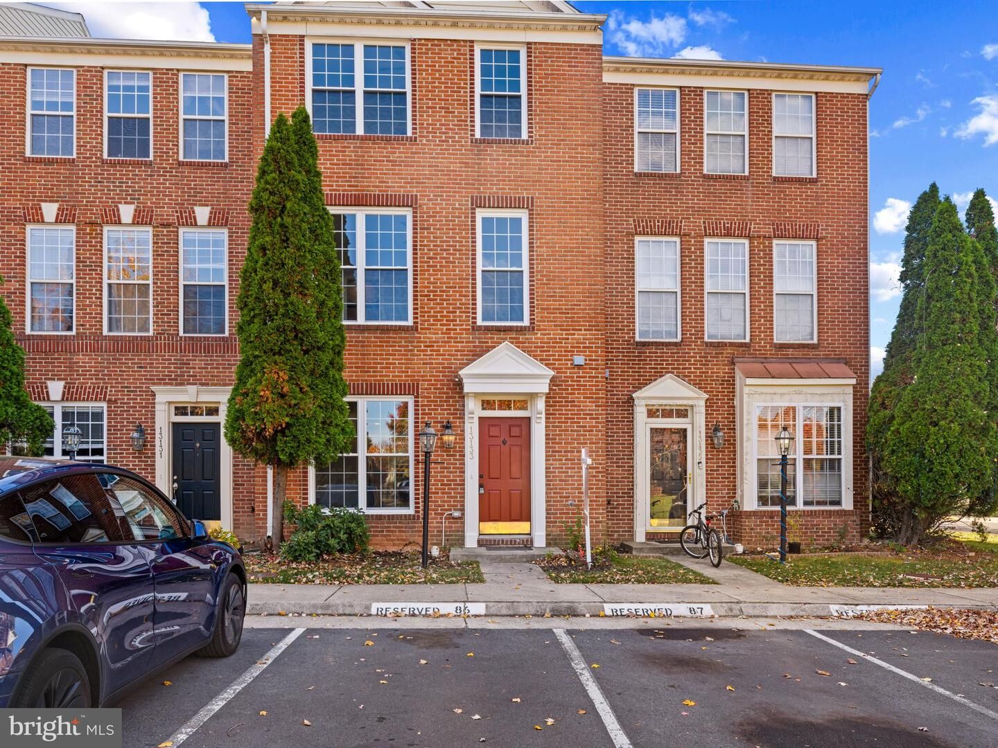 Property Photo: 13133 Park Crescent Circle VA 20171