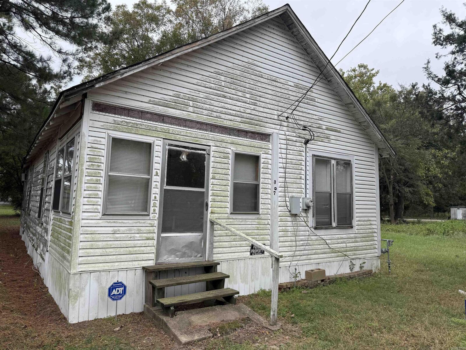 Property Photo:  307 W Chestnut Street  AR 72123 