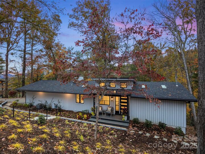 Property Photo:  7 Kent Place  NC 28804