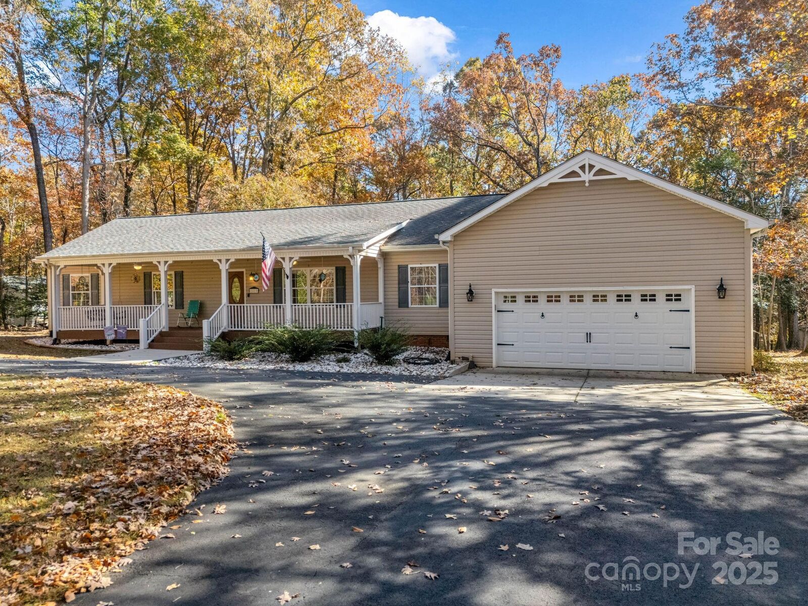 Property Photo: 1615 Oak Park Court NC 28080