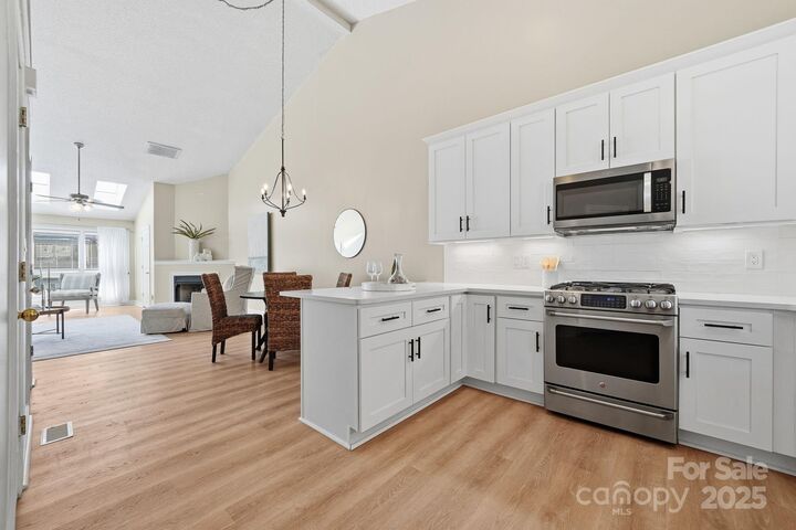 Property Photo: 13923 Queens Harbor Road NC 28278