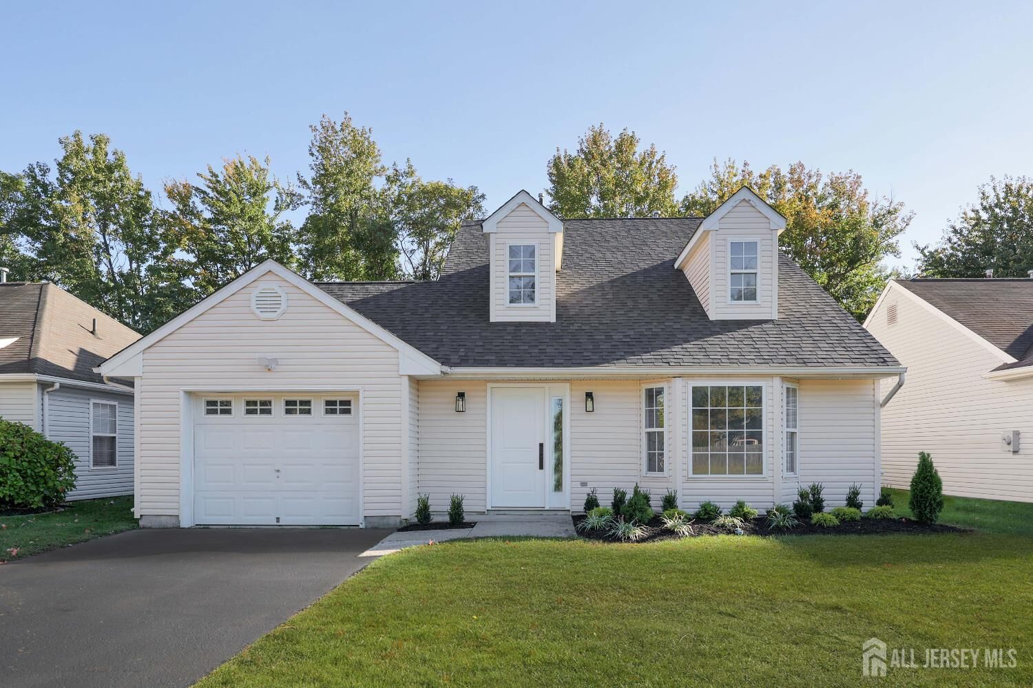 Property Photo:  4 Ellison Court  NJ 07735 