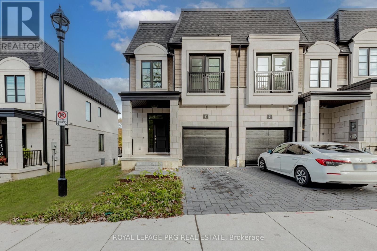 Property Photo: 143 Elgin Street North 6 ON N1R 0E1