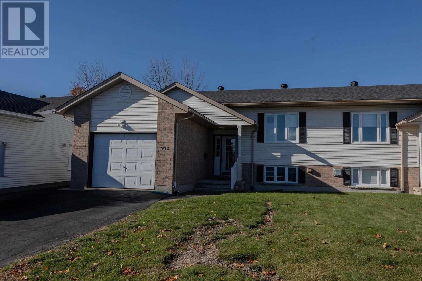 Photo de la propriété:  933 Lake St  ON P6B 6K4