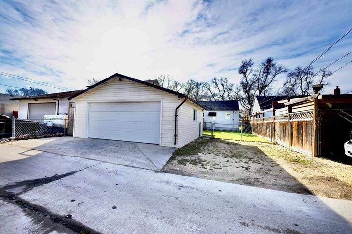 Property Photo:  353 Bronx Avenue  MB R2K 0Y9