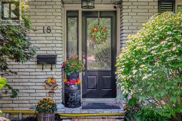 Property Photo:  18 Lynndale Road  ON N3Y 1Z8