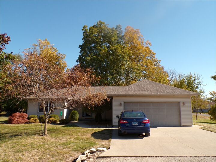 14 Seth Dunscomb Drive  Sullivan IL 61951 photo