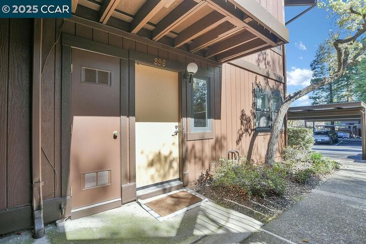 Property Photo: 896 Camelback Place CA 94523