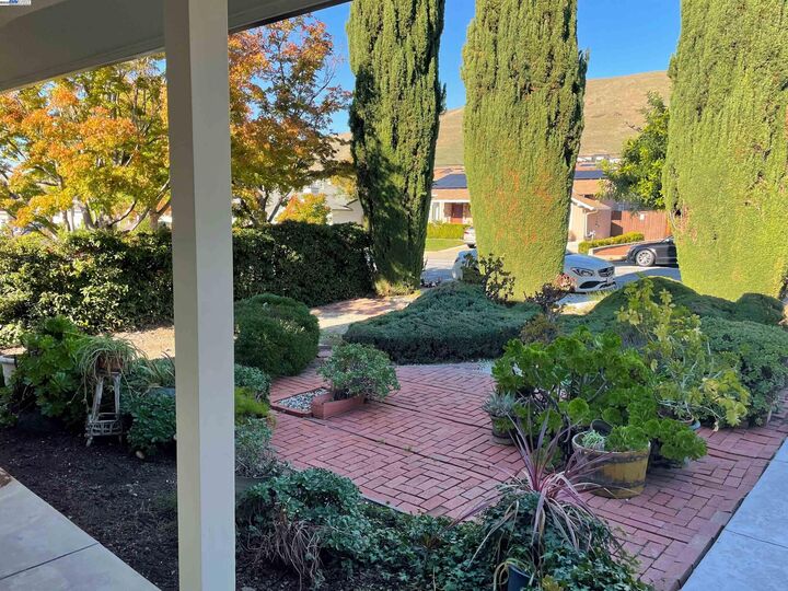 Property Photo: 41997 Via San Gabriel CA 94539