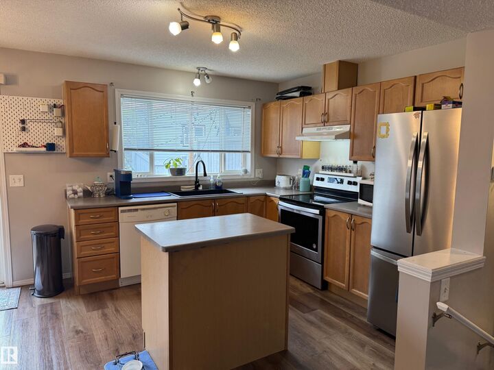20235 56 Avenue NW  Edmonton AB T6M 0B3 photo