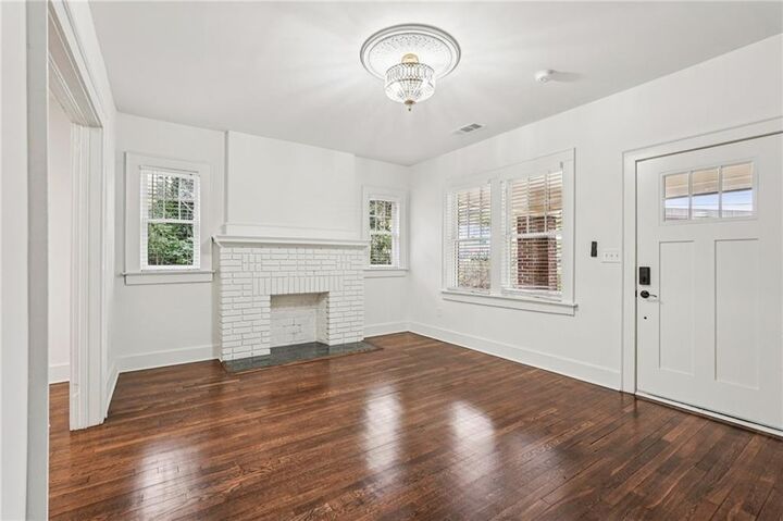 Property Photo:  829 Rose Circle SW  GA 30310 