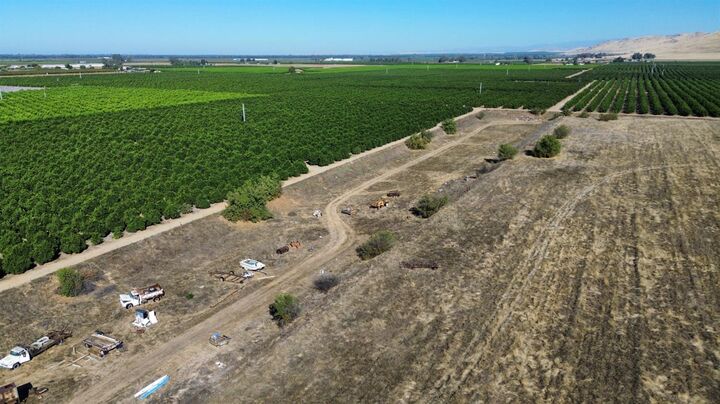 Property Photo:  19760 E American Avenue  CA 93654