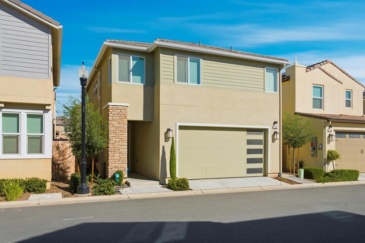 Property Photo:  1107 Significant Way  CA 93636 