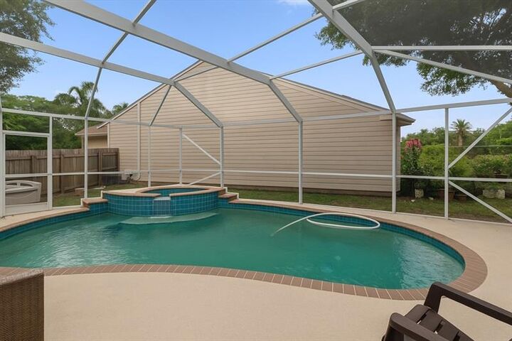 Property Photo: 1600 SW 87th Ave FL 33025