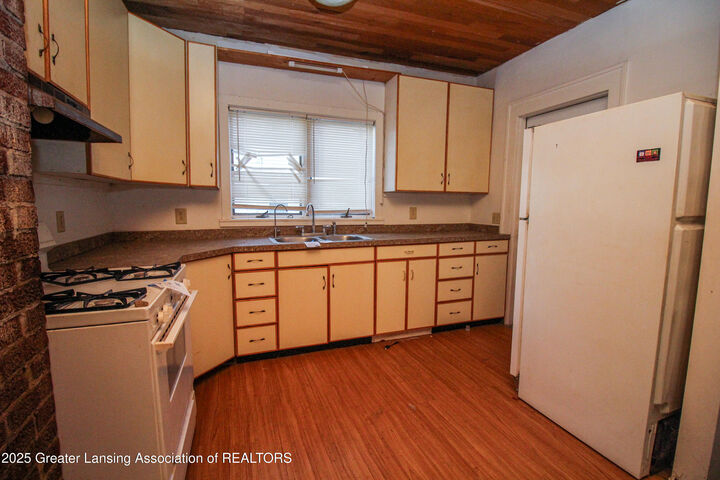 Property Photo:  609 S Constantine Street  MI 49093 