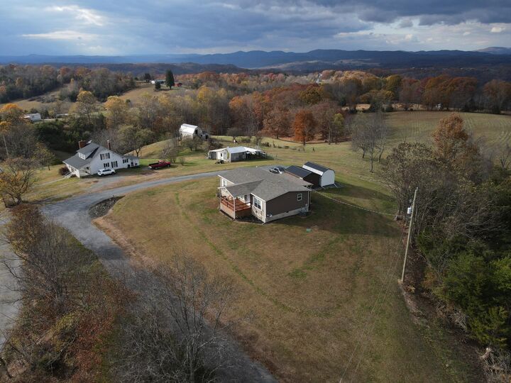 Property Photo:  5076 Pine Grove Rd  WV 24918 