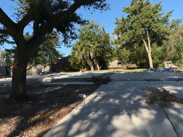 Property Photo:  407 Meadow Lane  TX 77563 