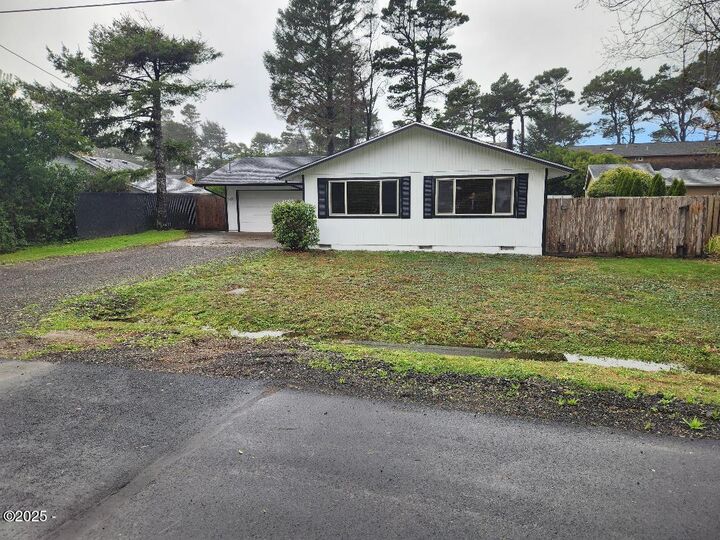 Property Photo: 3735 Sea Mist Avenue OR 97341