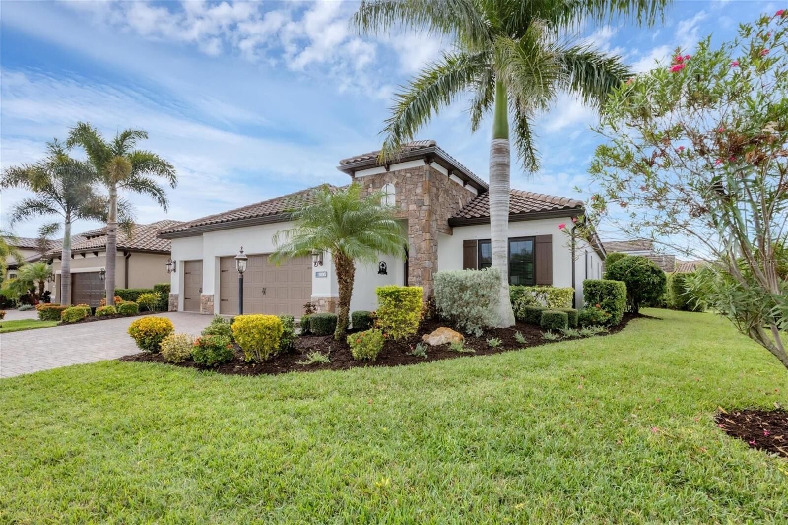 Property Photo: 13106 Indigo Way FL 34211