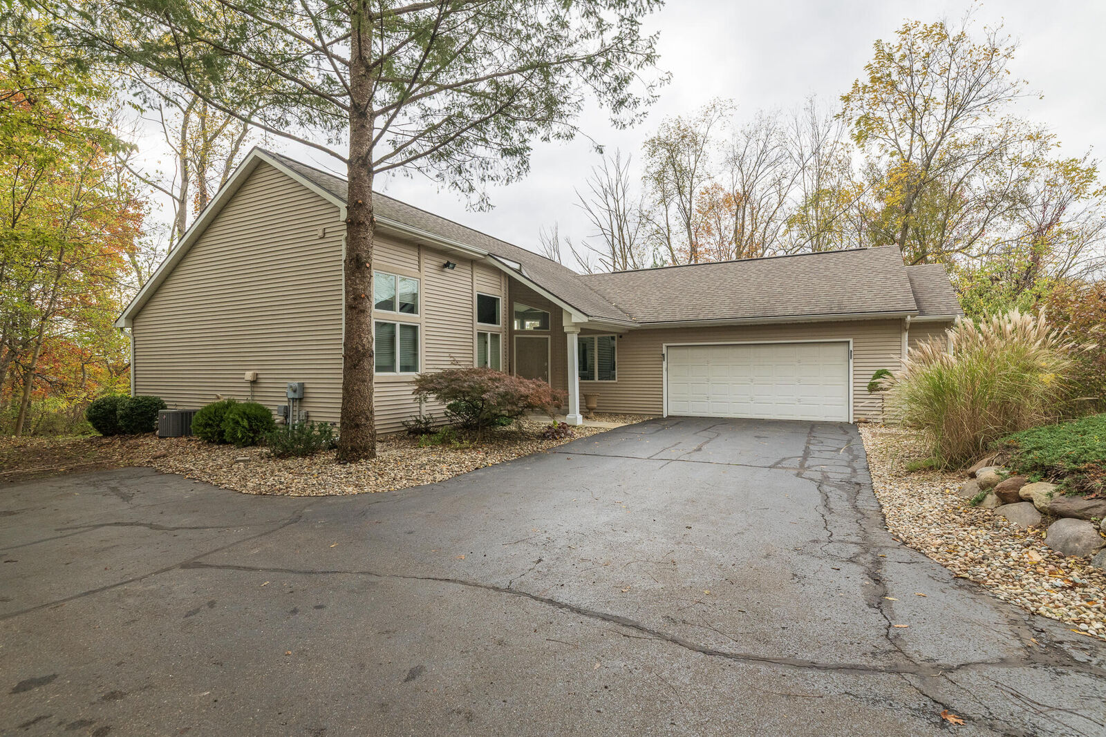 Property Photo:  2798 E T Avenue  MI 49002 