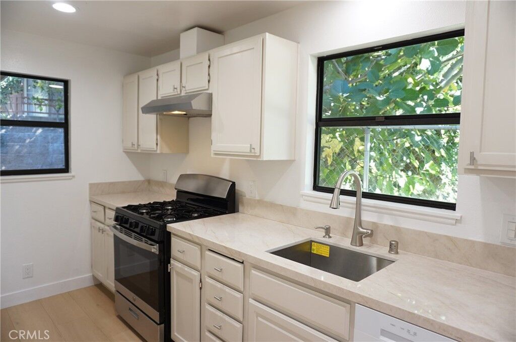 Property Photo:  3948 Pennsylvania Avenue  CA 91214 