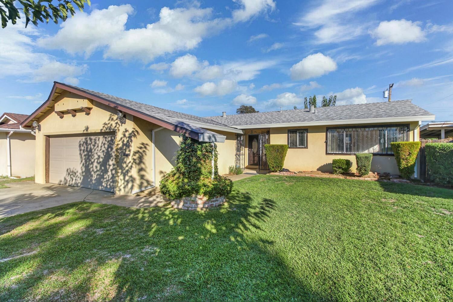 Property Photo:  7433 Troon Way  CA 95822