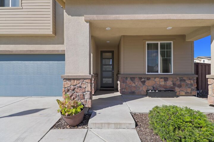 Property Photo: 8000 Oxbow Landing Loop CA 95747