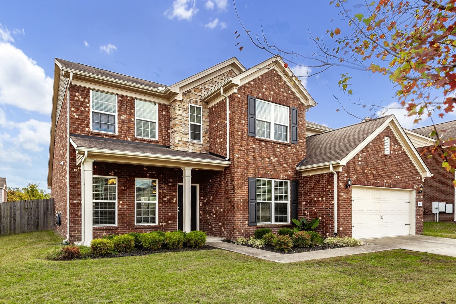 Property Photo:  1019 Lacebark Ln  TN 37075