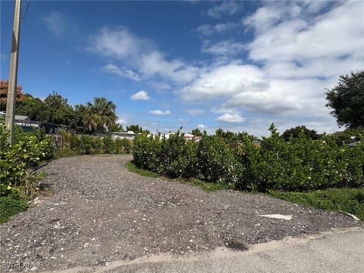 Property Photo:  418 Cactus Circle  FL 33936