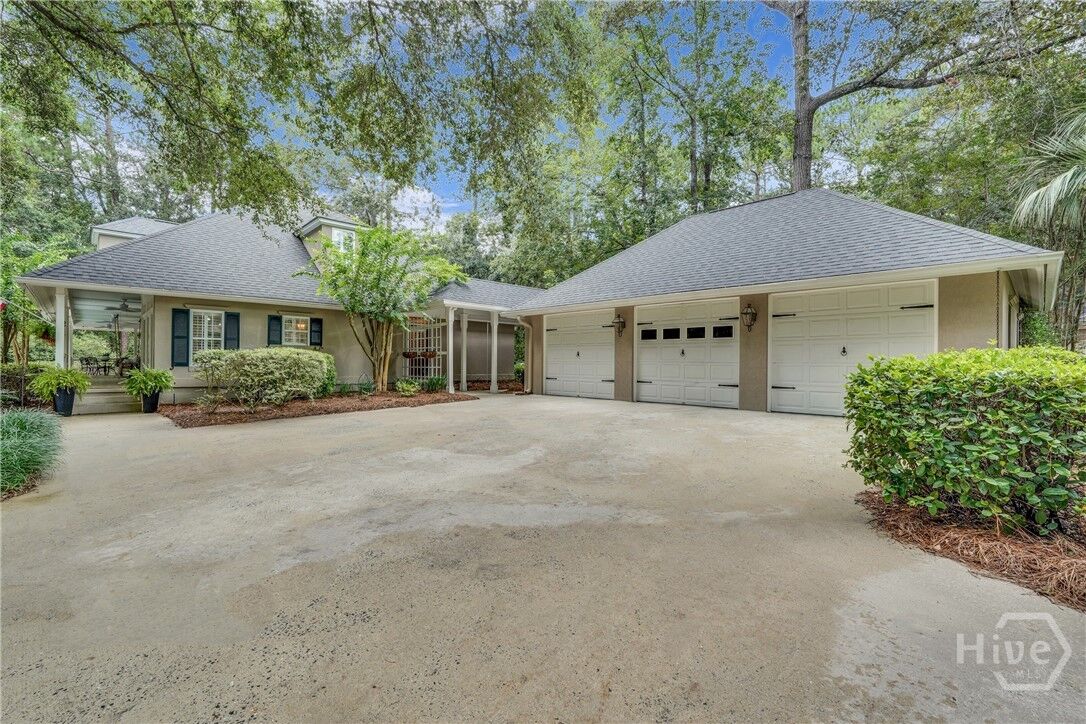 Property Photo:  128 Baymeadow Point  GA 31405 