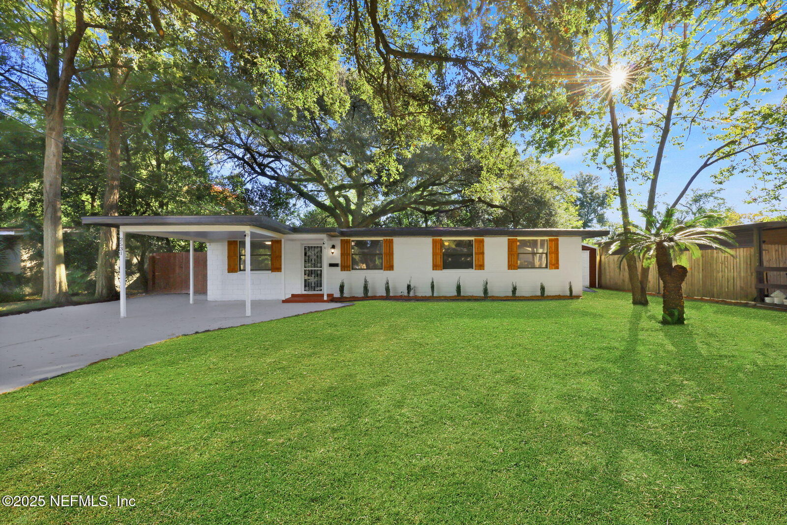 Property Photo:  2531 E Burlingame Drive E  FL 32211