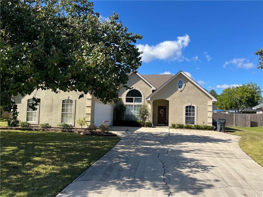 Property Photo: 443 Gainesway Drive LA 70447