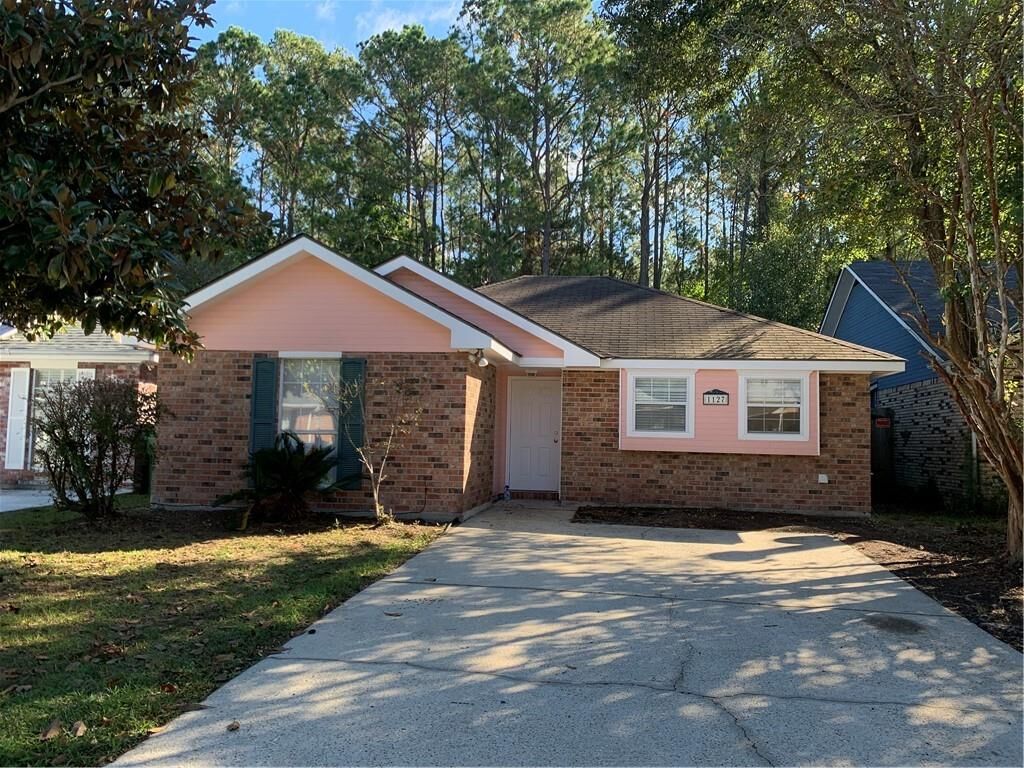 Property Photo: 1127 Rose Meadow Loop LA 70460