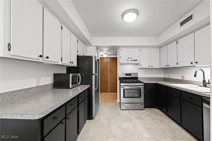 Property Photo: 1105 Canyon View Road 106 OH 44067