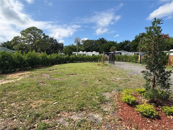 Property Photo:  418 Cactus Cir  FL 33936