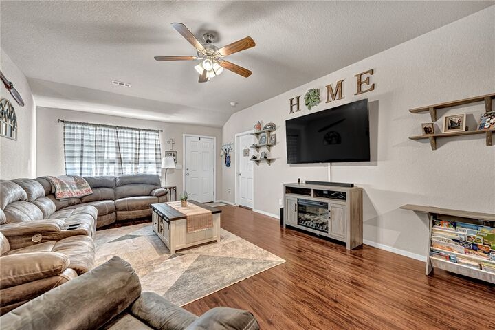 Property Photo: 1540 Edinburgh Drive AR 72719