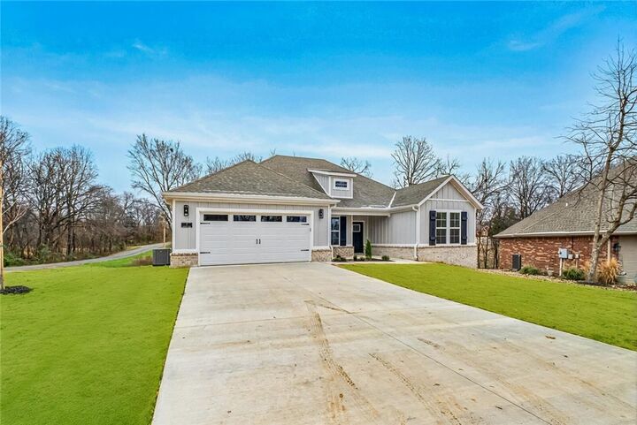 Property Photo: 2 Ellwood Circle AR 72715