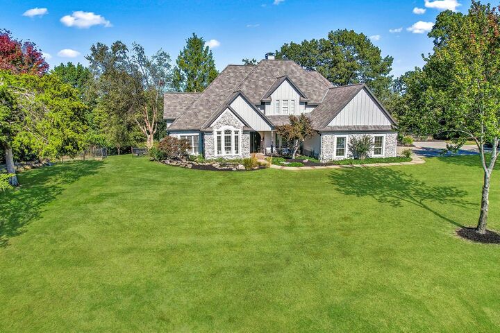 Property Photo: 10392 Cedar Pointe Drive AR 72745