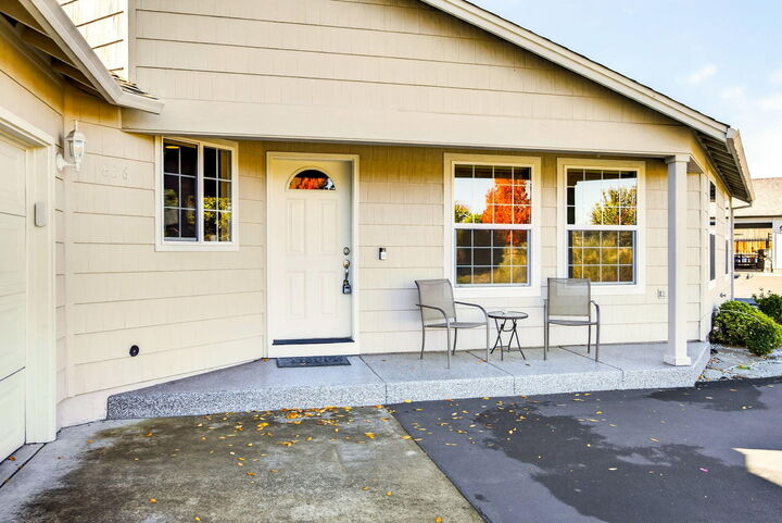 Property Photo:  826 Crystal Drive  OR 97524