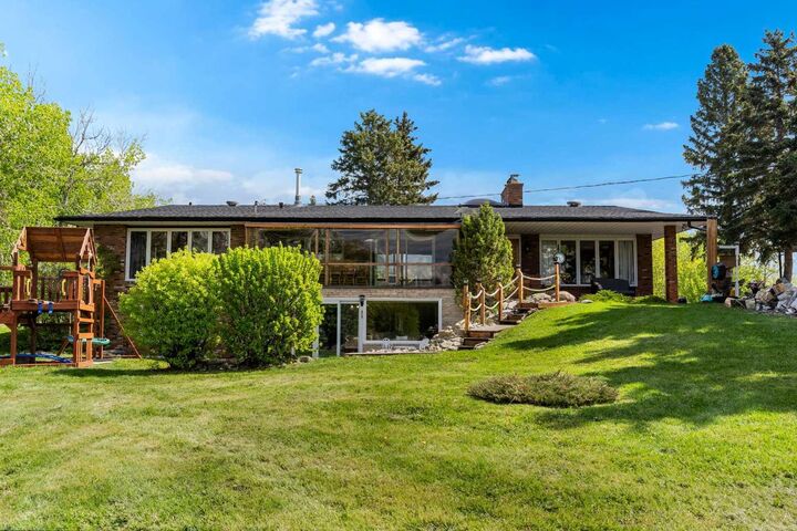 Photo de la propriété:  24157 Meadow Drive  AB T3R 1A8 