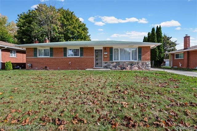 Property Photo:  18872 Hillcrest Street  MI 48152 