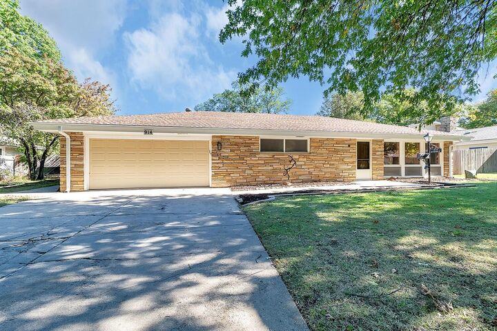 914 N Mission Rd  Wichita KS 67206 photo
