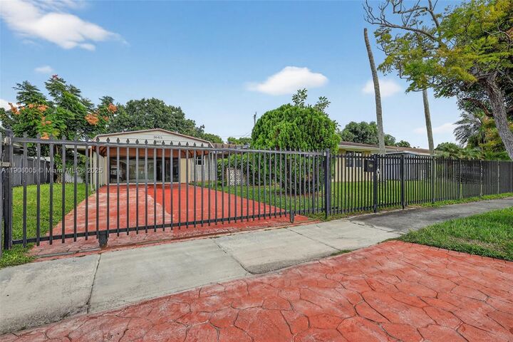 Property Photo: 16411 SW 101st Ave FL 33157