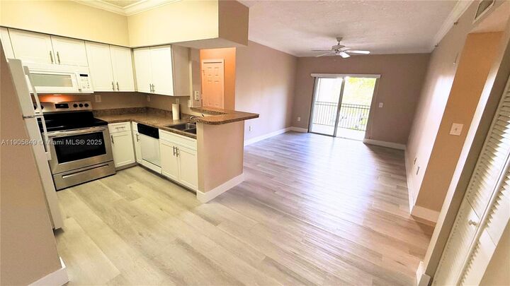 Property Photo: 101 SW 117th Ave 7305 FL 33025