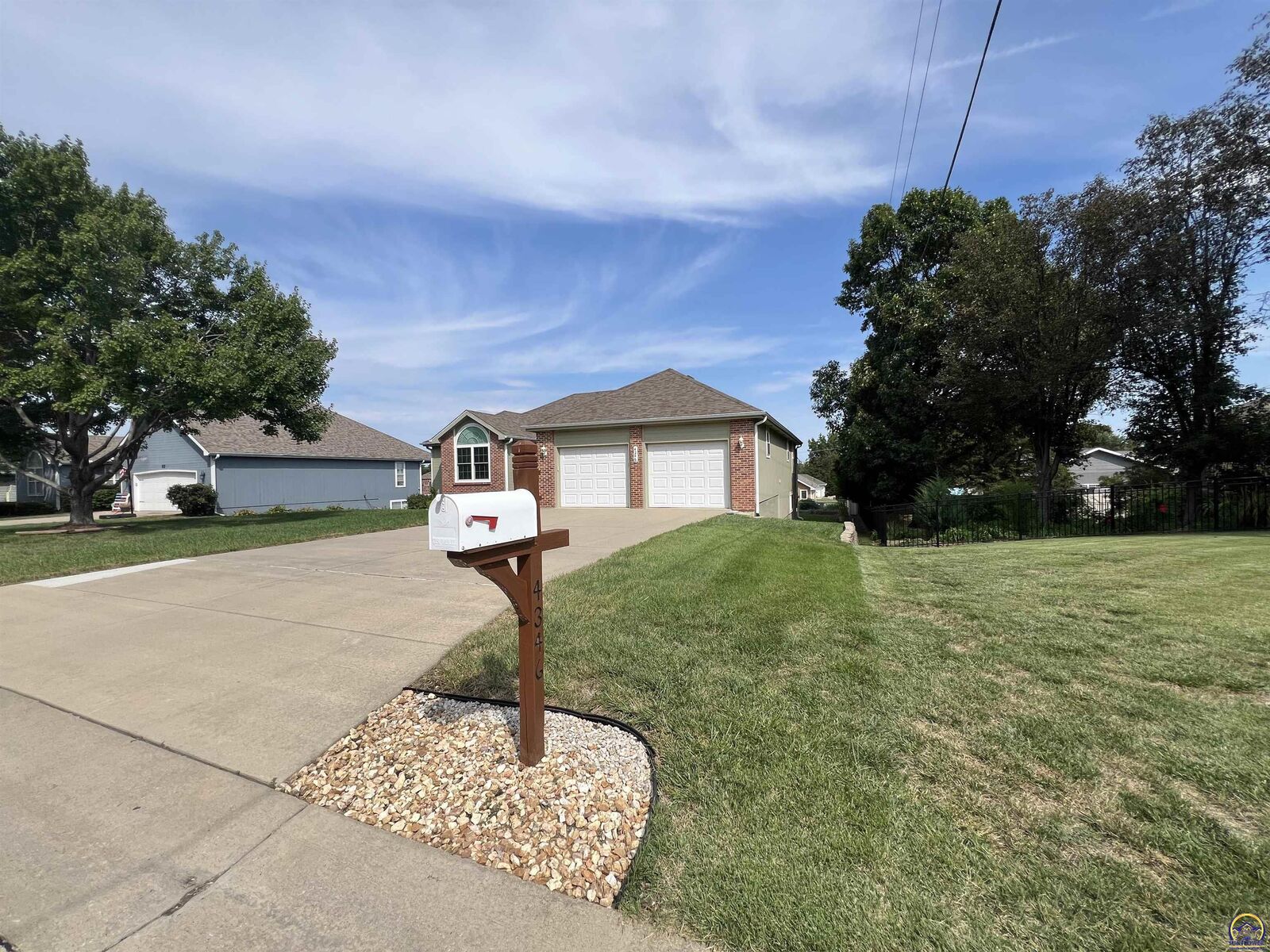 Property Photo: 4346 SE 24th Ct KS 66542