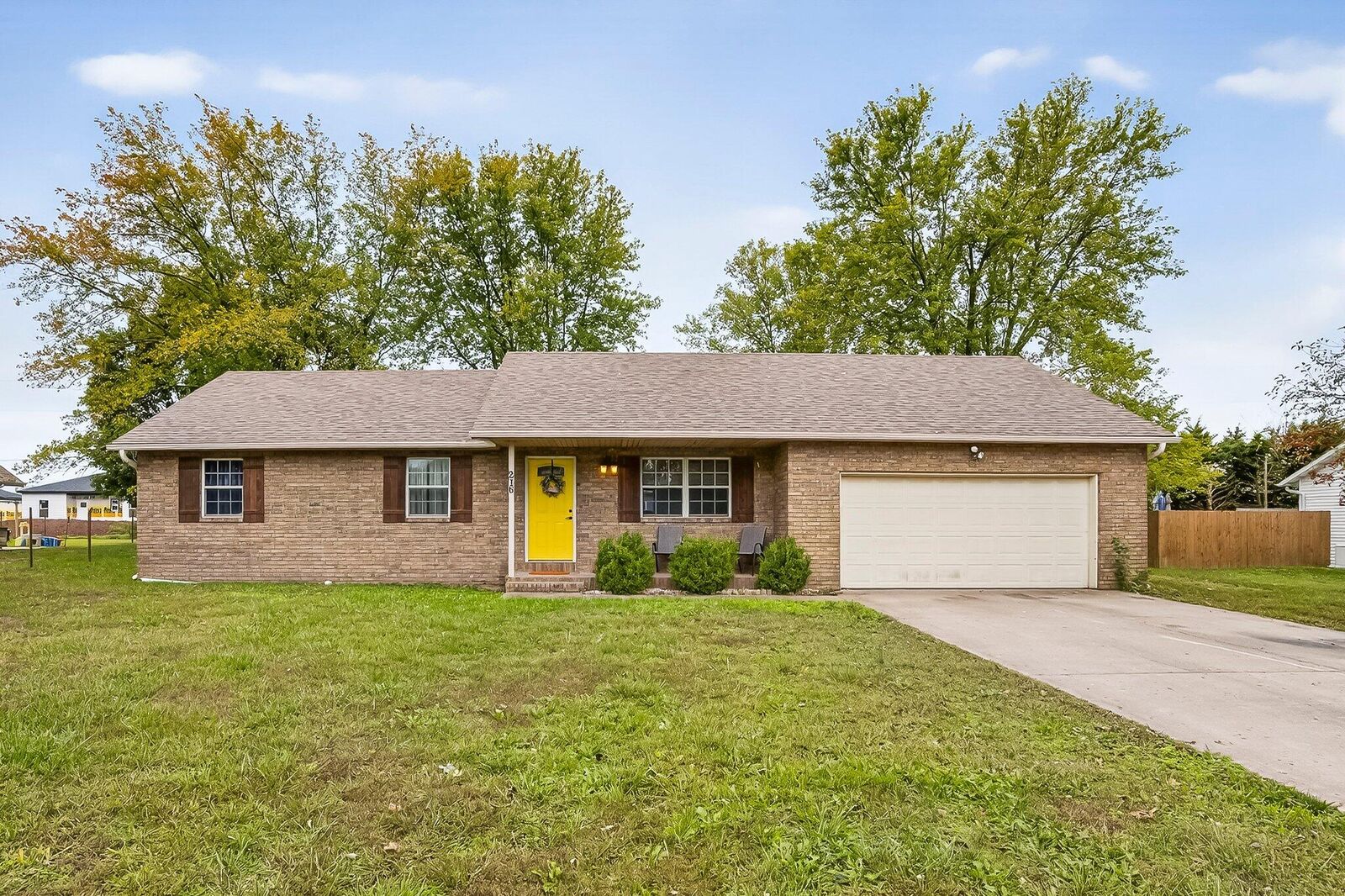 Property Photo:  216 Country Lane  MO 65712 