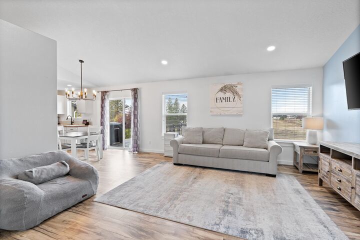 Property Photo: 7909 N Ash Ln WA 99208