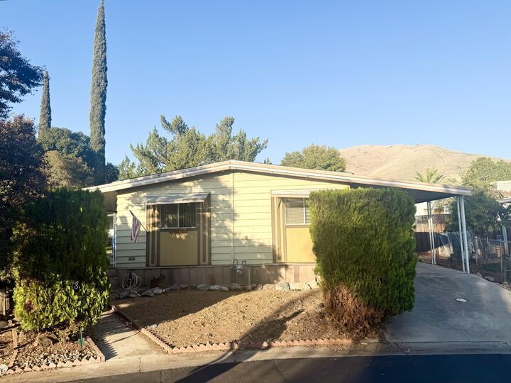 690 N Castle Rock Street 18  Woodlake CA 93286 photo